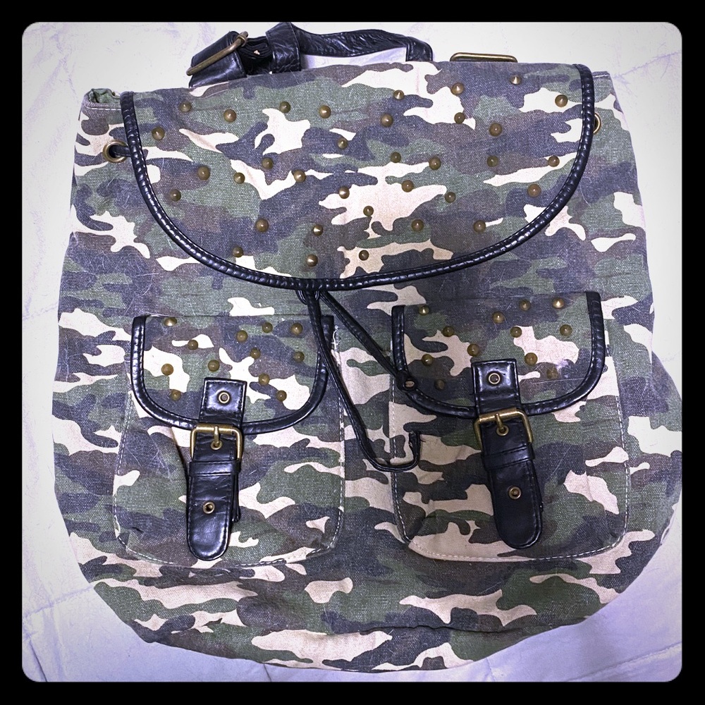 🌸2 for 15🌸 Studded Camo Handbag